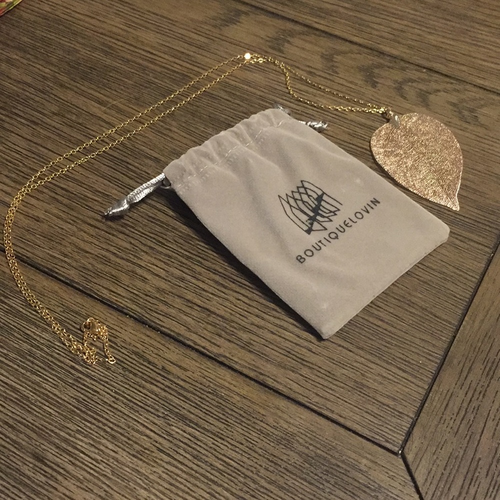 Leaf necklace - Picture 3 of 7
